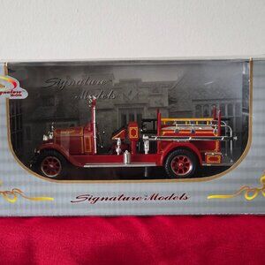 2009 SIGNATURE MODELS, 1928 STUDEBAKER FIRE TRUCK, MINT IN THE BOX!!!